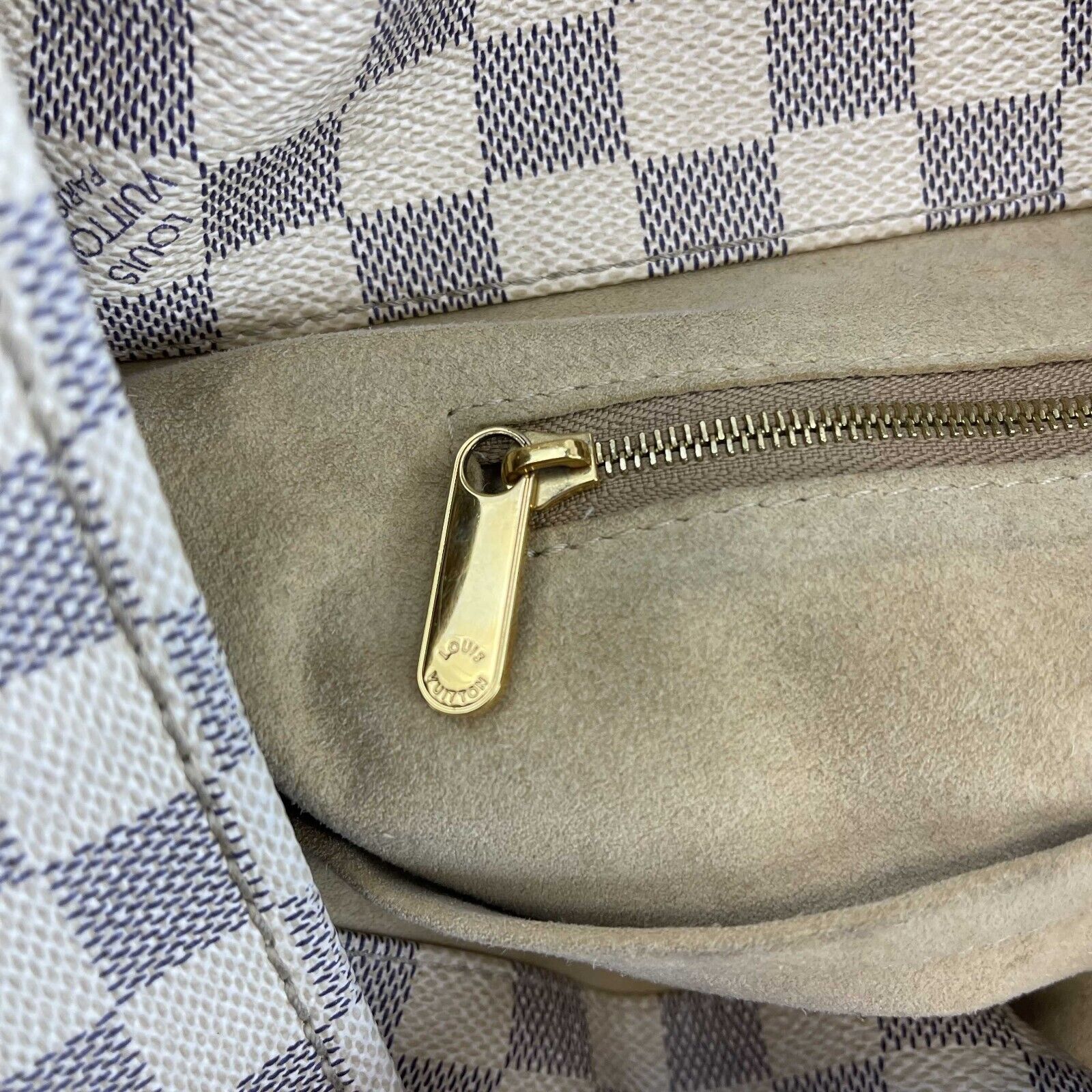 Louis Vuitton Damier Azur Artsy MM Shoulder Bag (SHF-A8ts8C) – LuxeDH