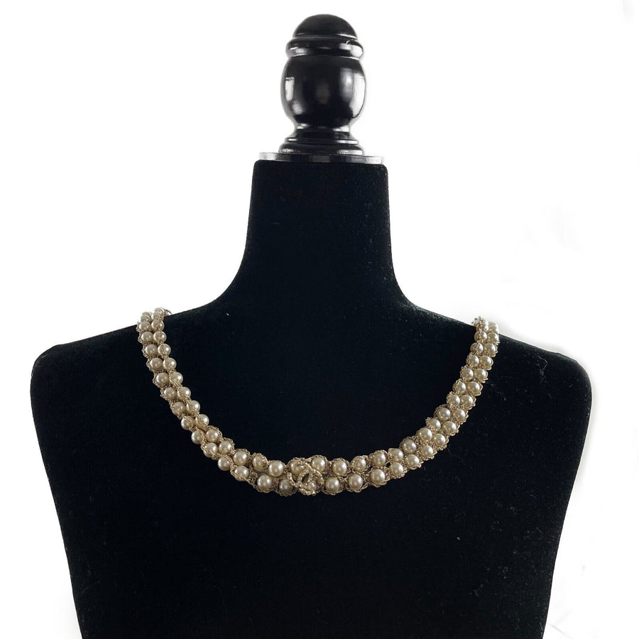 CHANEL - Vintage 96P CC Logo Turn Lock Pearl / Gold Necklace