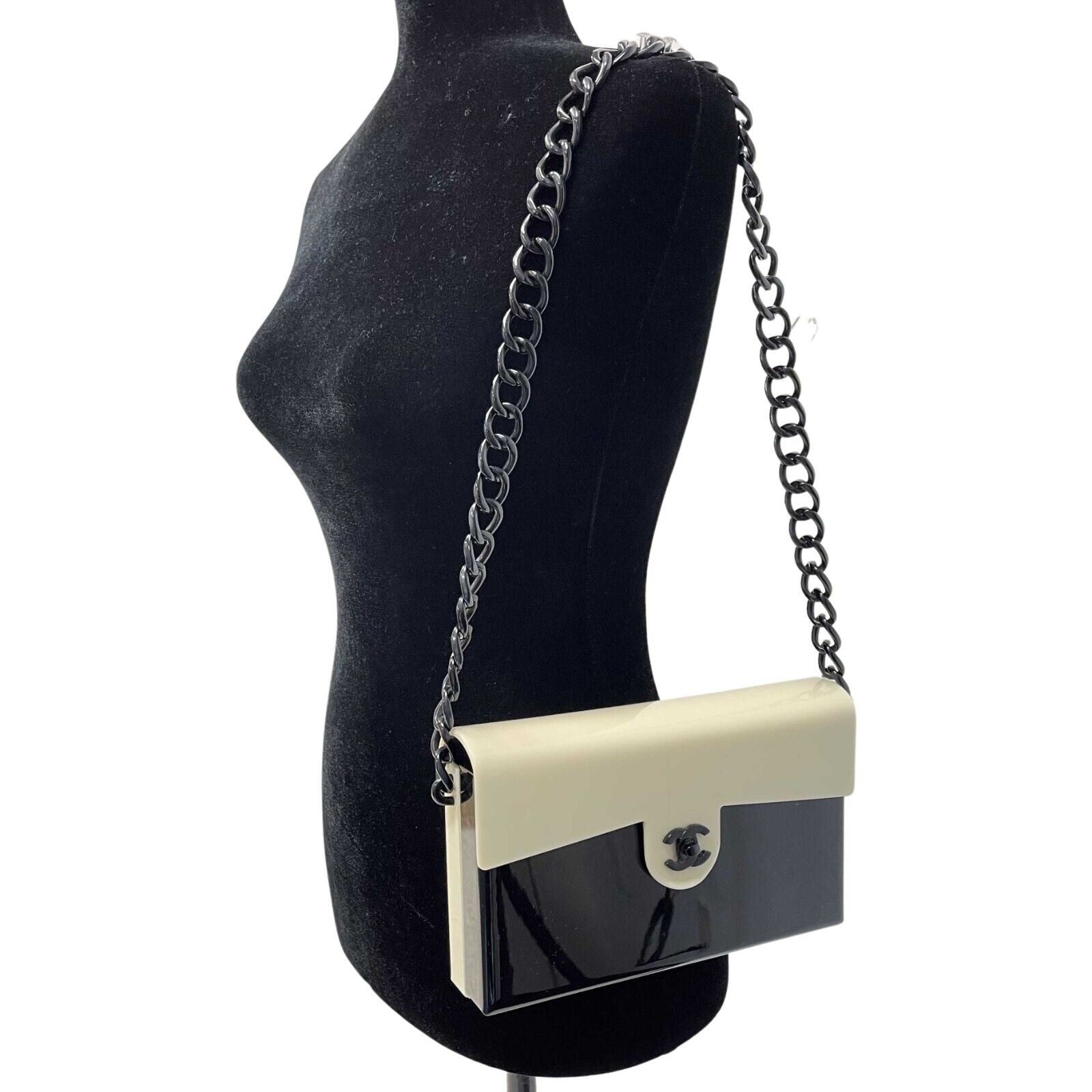 chanel chain hobo bag leather
