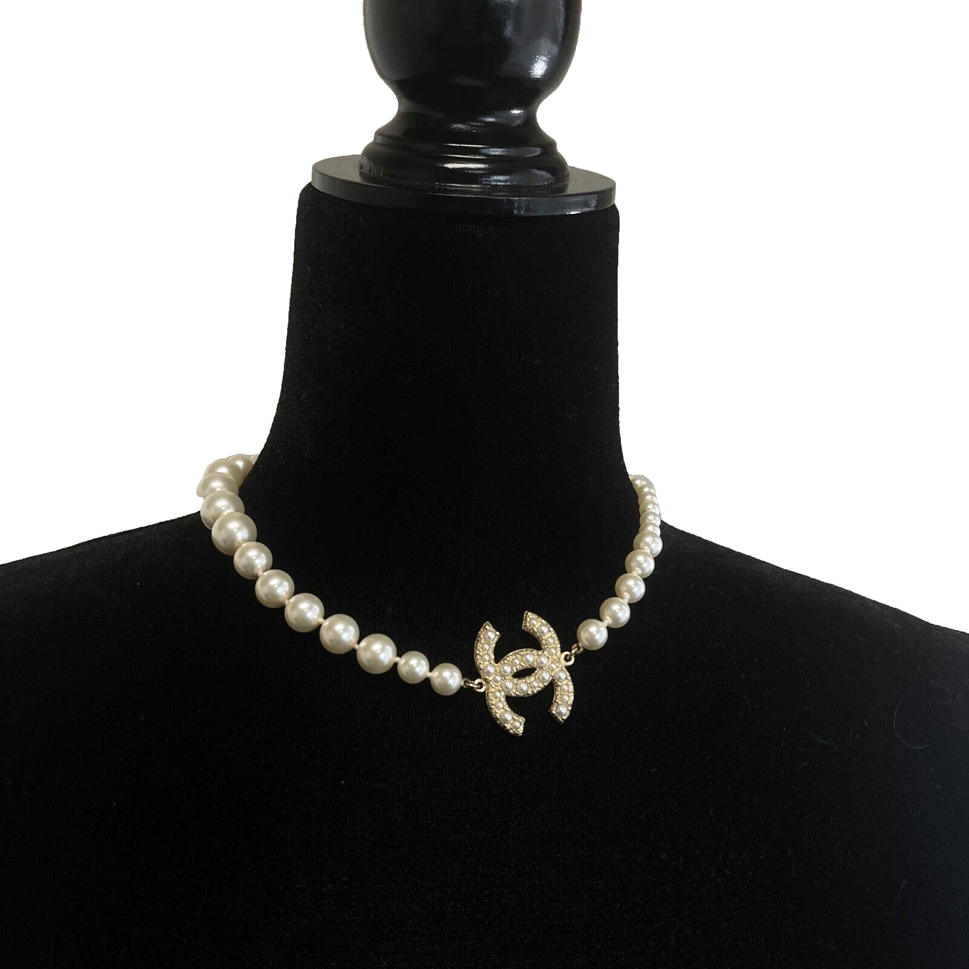 CHANEL - Vintage 96P CC Logo Turn Lock LONG Pearl / Gold Necklace -  BougieHabit