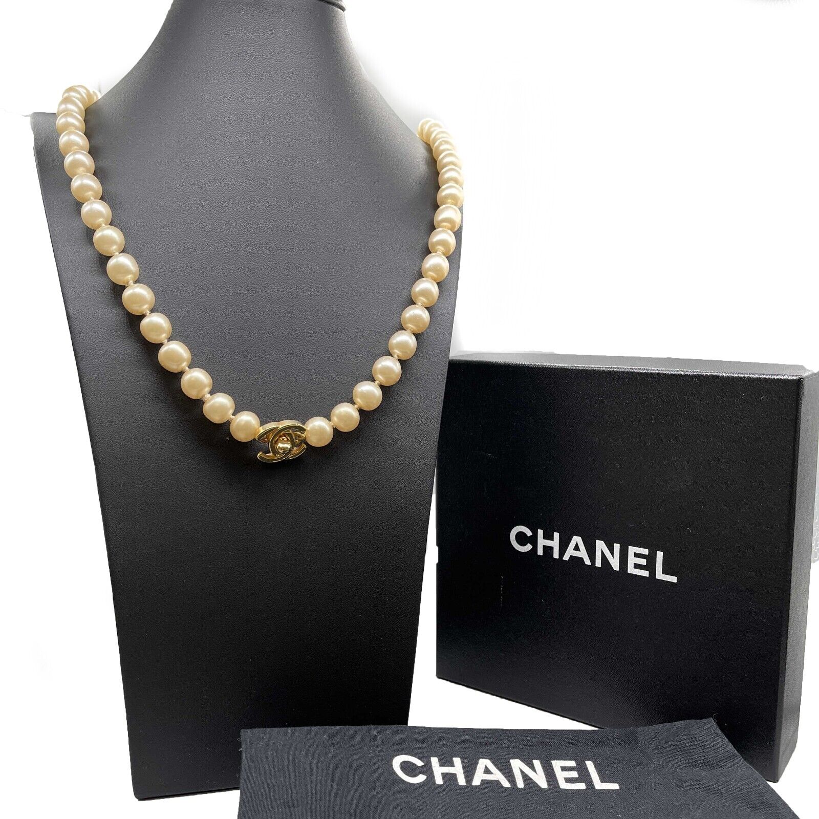 CHANEL - Vintage 96P CC Logo Turn Lock Pearl / Gold Necklace - BougieHabit