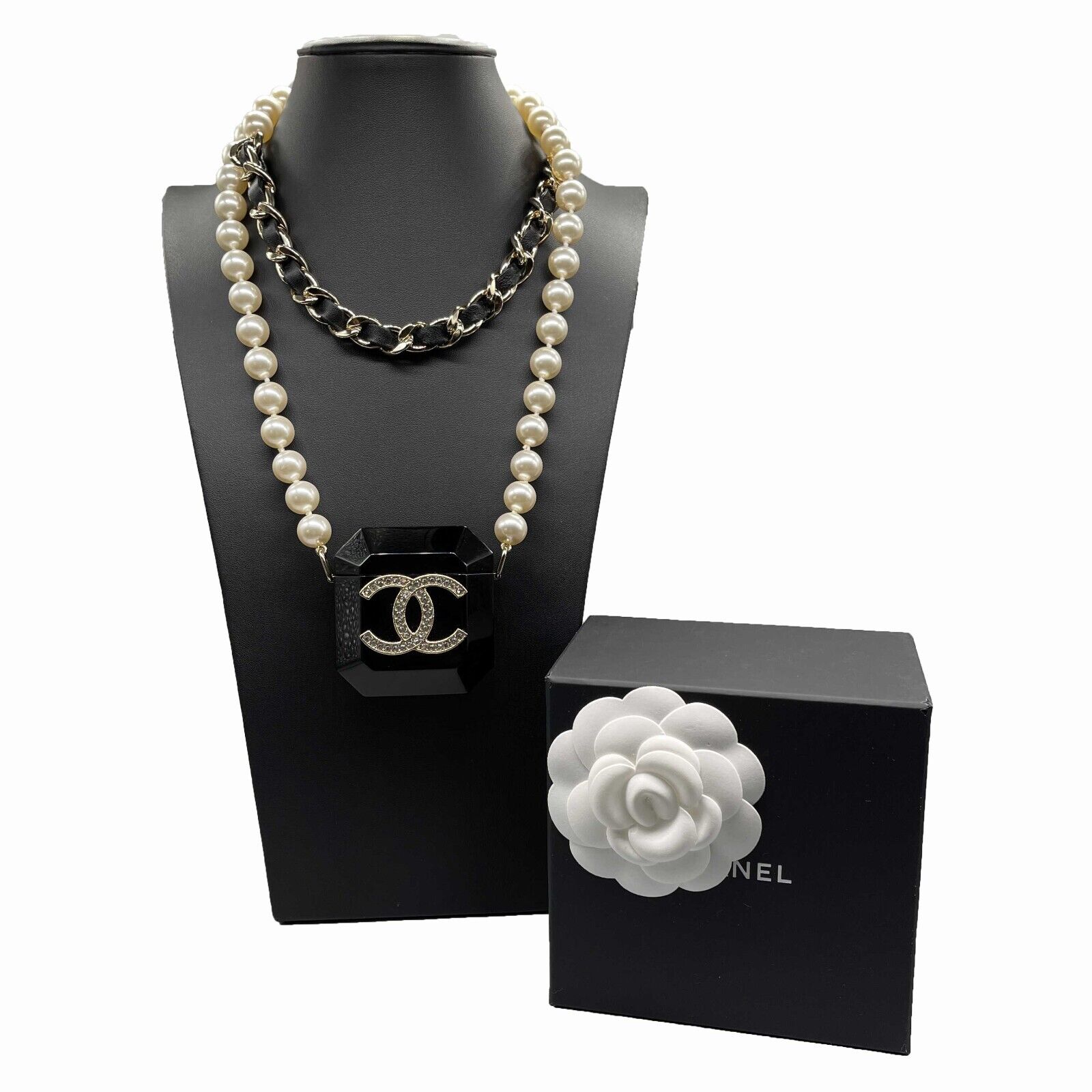 Chanel - B21 A Airpod CC Acylic Case / Faux Pearl and Chain Layered Necklace
