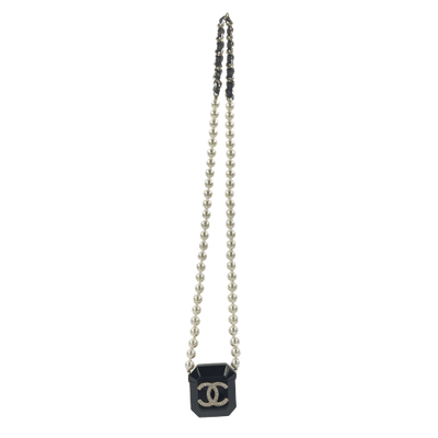 CHANEL - B21 A Airpod CC Acylic Case / Faux Pearl and Chain Layered Necklace