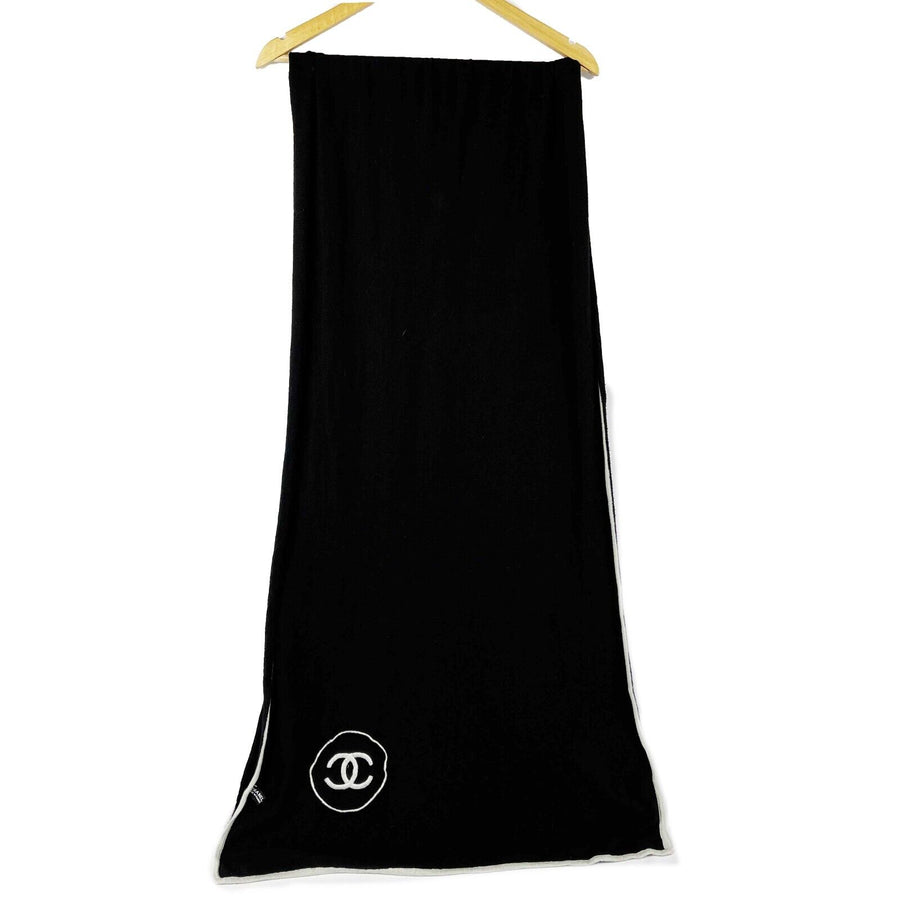 Chanel - Monochrome CC Logo Embroidered Cashmere Knit - Black/White Scarf