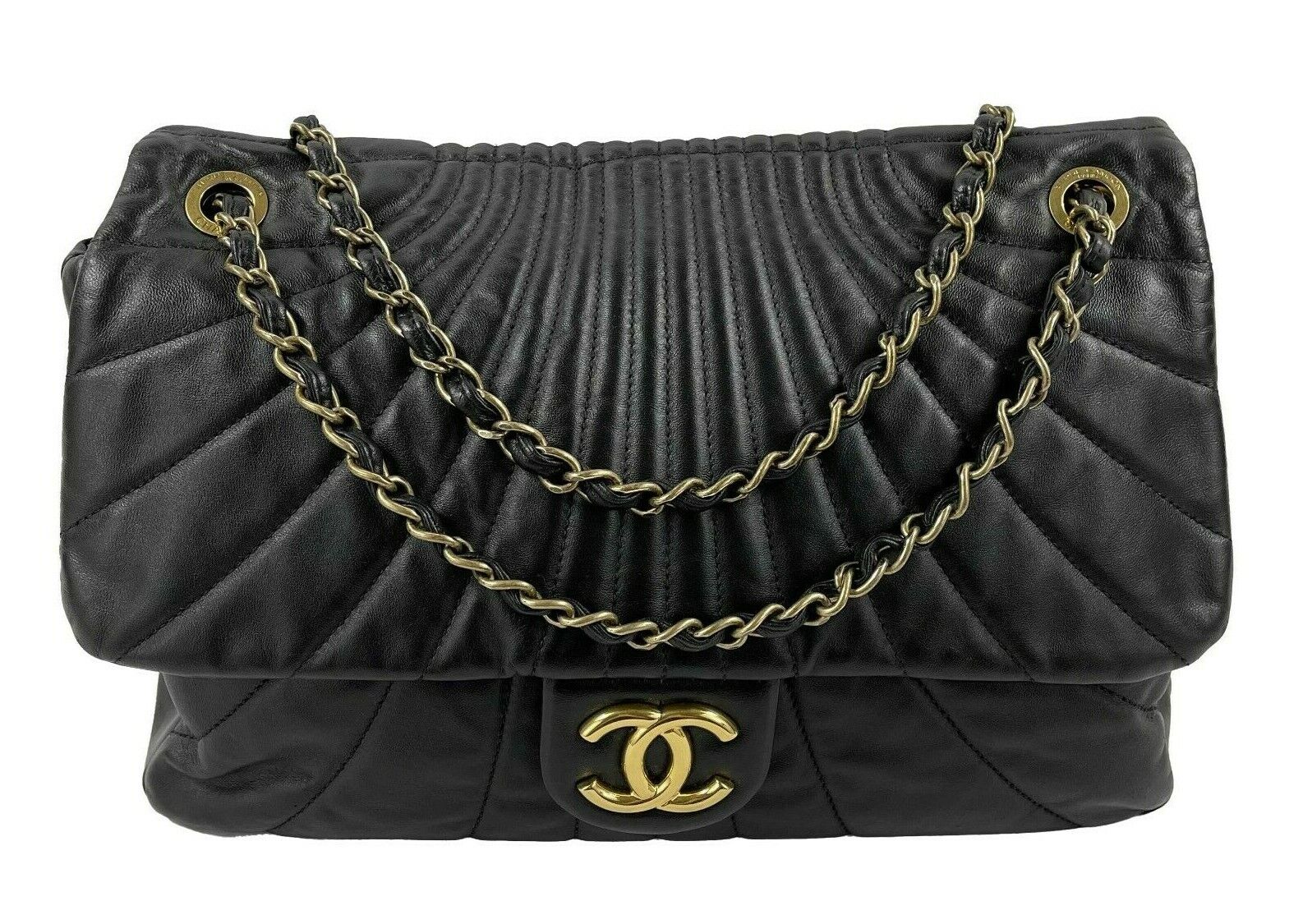 CHANEL - Wave Quilted Black Calfskin Leather Maxi Flap - Gold-tone Shoulder  Bag