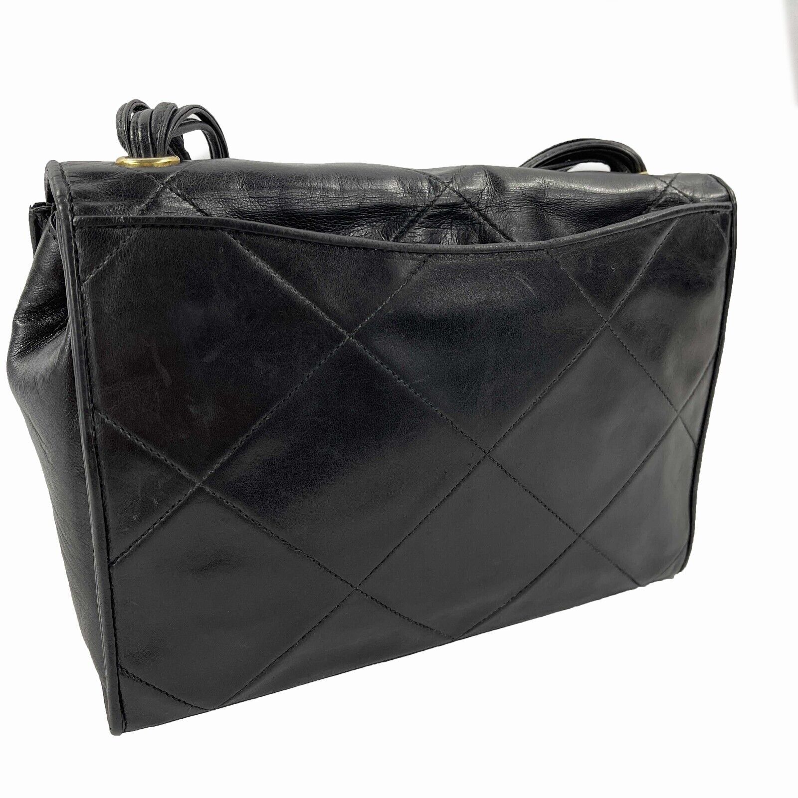 chanel women's pre-loved black lambskin chevron envelope bag