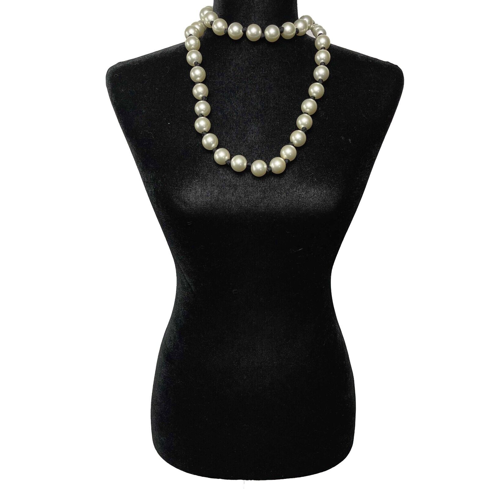 Chanel 2016 Jumbo Pearl CC Necklace