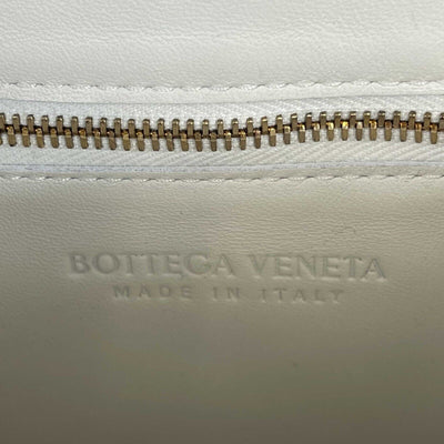 Bottega Veneta - Off White Intrecciato-Woven Cassette Lambskin Shoulder Bag