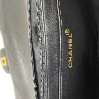 CHANEL - Vintage Classic CC Single Flap Black Medium Crossbody / Shoulder Bag