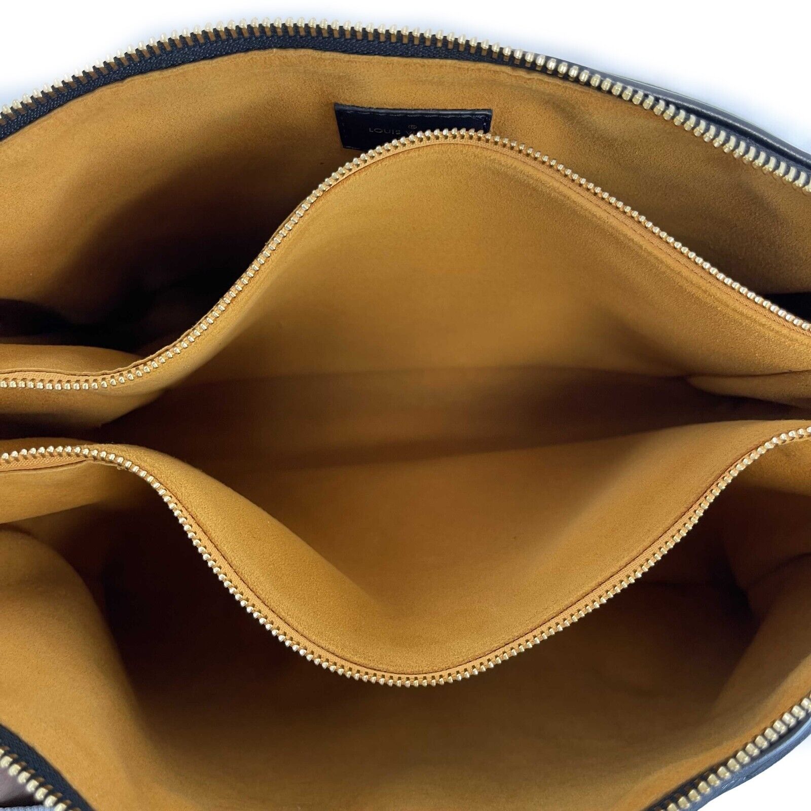 Louis Vuitton 2021-2022 Pre-owned Coussin mm Shoulder Bag - Black