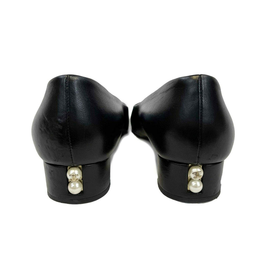 Chanel Black Lambskin Leather Pearl CC Logo Round Toe Low Block Heel Pump - 38/8